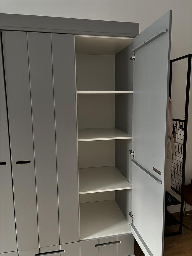 Bild 3 Kleiderschrank von Wood Connect in grau