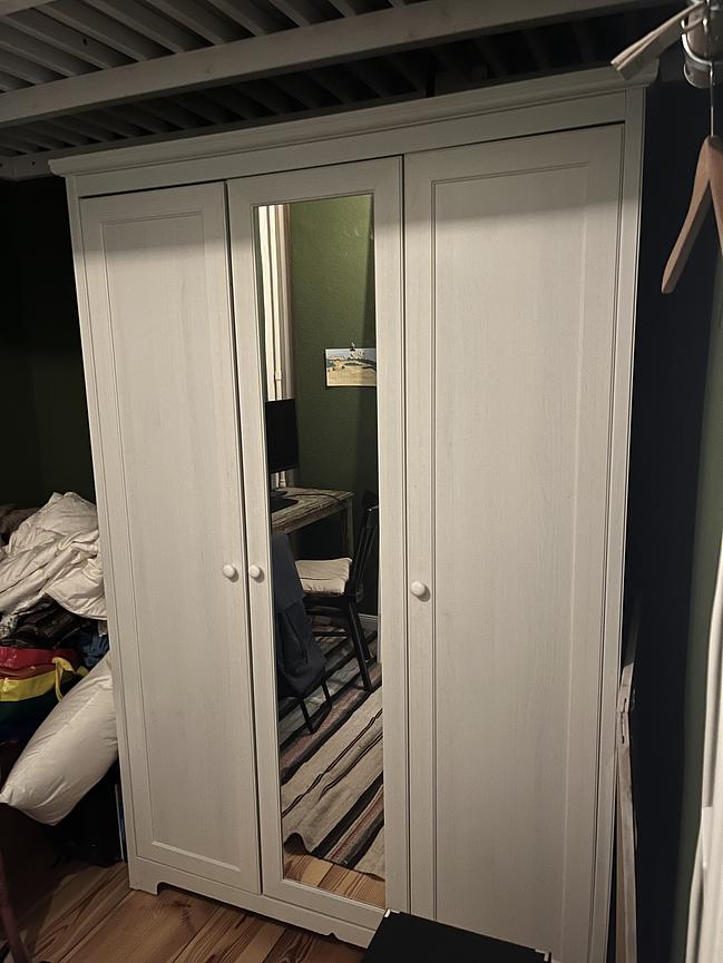 Bild 1 Kleiderschrank mit Spiegel