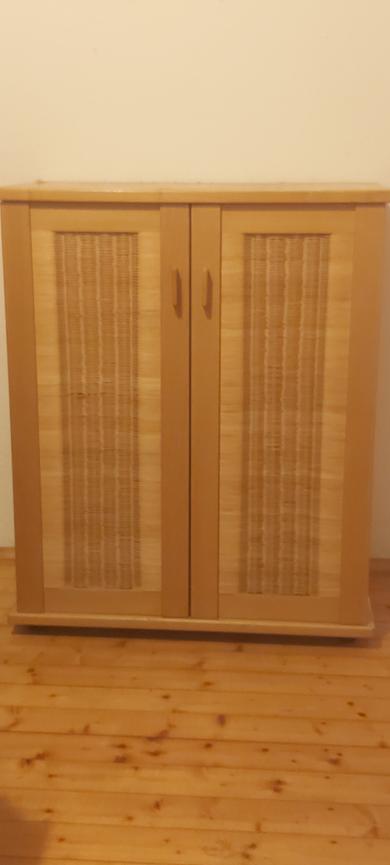 Bild 1 Kleiderschrank und Kommode