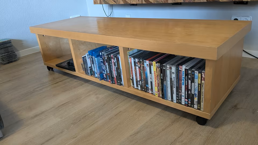 Bild 1 IKEA TV-Board mit Rollen