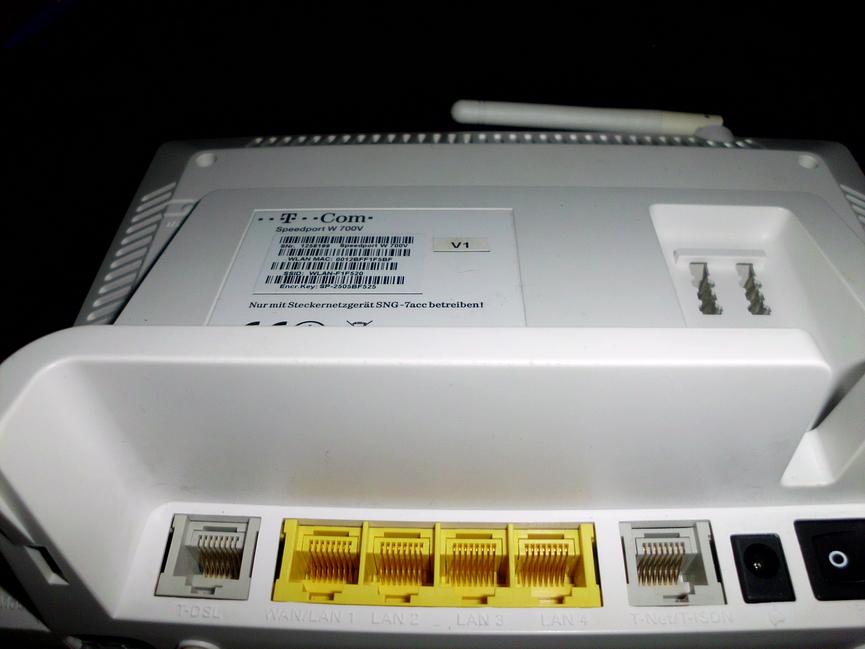 Bild 3 ich gebe hier ein speedport w 723v plus dsl splitter günstig ab