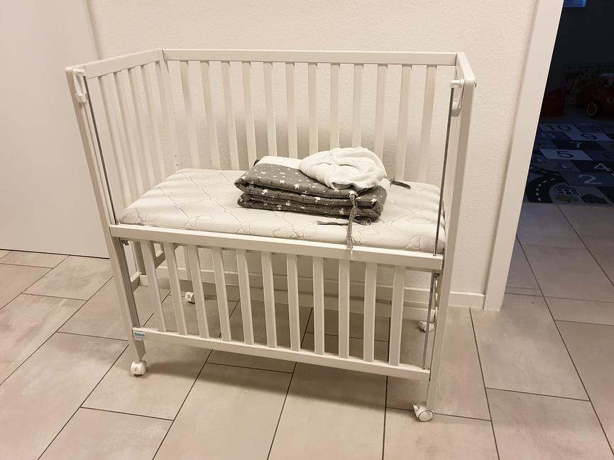 Bild 2 Beistellbett mit Matratze und Bettzeug 75 € VB abzugeben