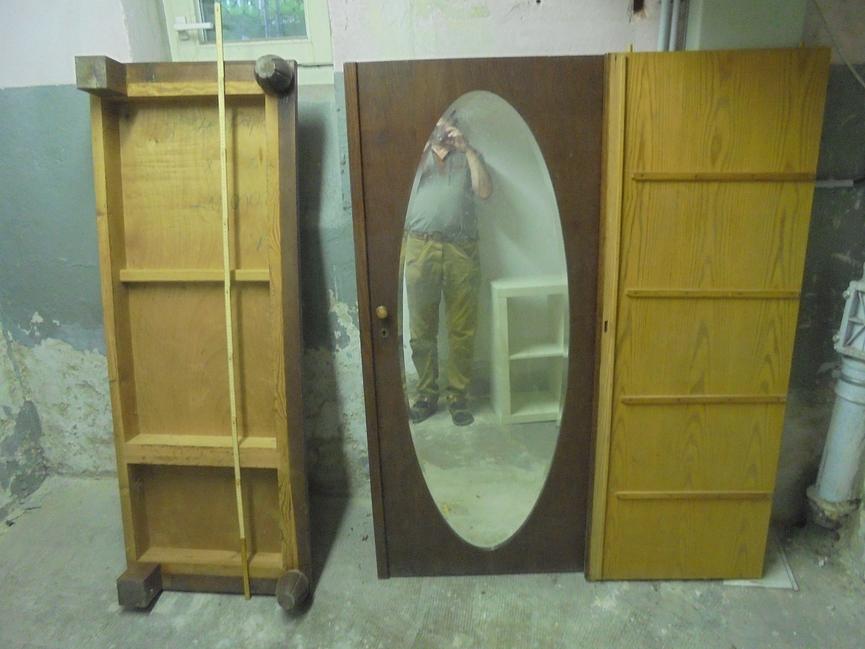 Bild 1 Antiker Vollholzschrank mit Spiegeltür für 160 Euro