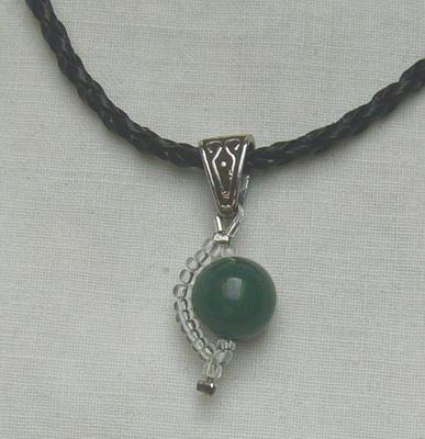 Bild 2 Anhänger, grüner Heliotrop mit Rocaille