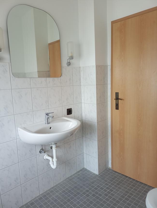 Bild 6 100 m² Wohnung an Nichtraucher/in /Ehepaar in Elze zu vermieten.