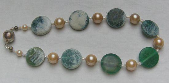 Bild 3 Edelsteinkette mit einen Bandachat und Perleneinlagen