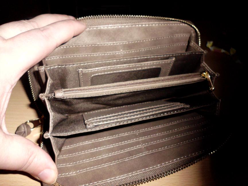 Bild 4 gebe ein sehr schöne portmanee in leder ab es ist neu und unbenutzt