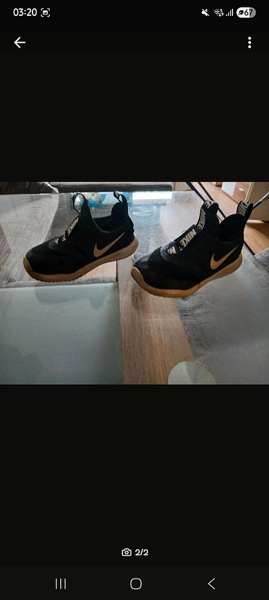 Bild 2 Kinder Klamotten unter ein 1zu verkaufen und ein großen Karton mit Kinder Spielz