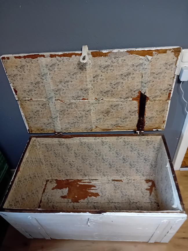 Bild 7 Holzkiste Alt Weiß 96 mal 59 mal 54 cm für 25 Euro
