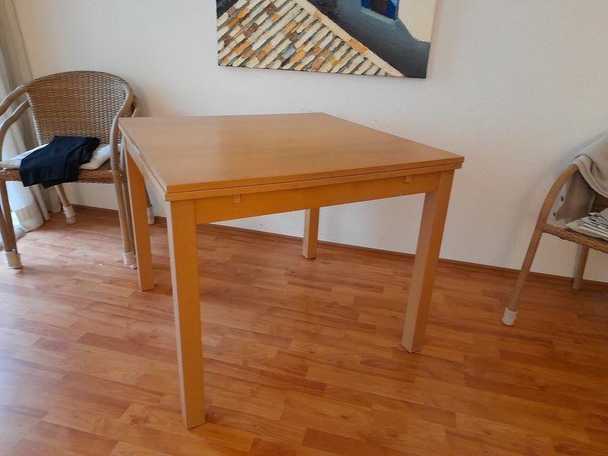 Bild 1 Holztisch