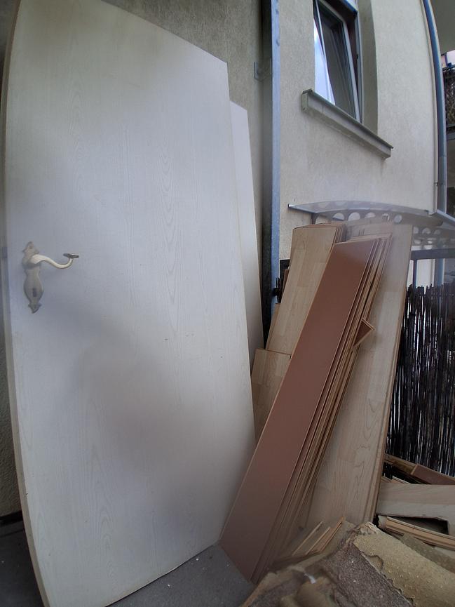 Bild 1 Verschenke alte Türen und Laminat