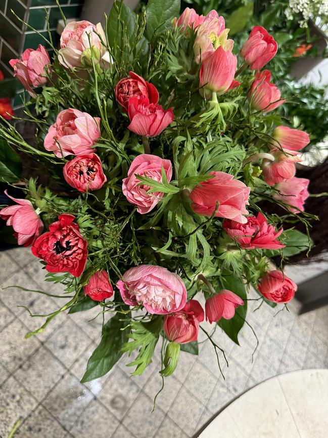 Bild 1 Mitarbeiter (m/w/d) im Blumengeschäft