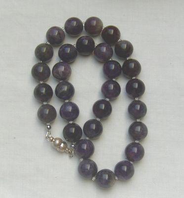 Bild 3 Amethystkette stets edel und fein