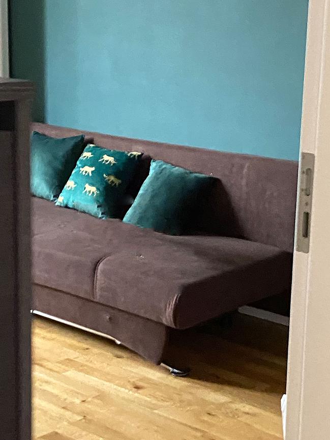 Bild 3 Schlafsofa aus braunem Mikrofaser zu verschenken