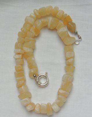 Bild 4 attraktive Halskette mit beigen Glassteinen