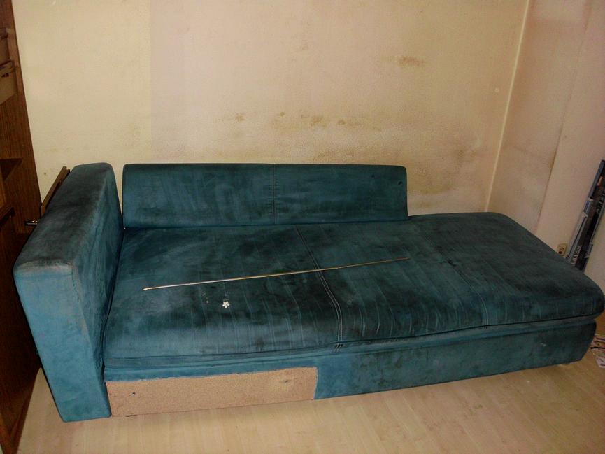 Bild 2 wehr von euch könnte mir für 30euro dieses sofa entsorgen bitte