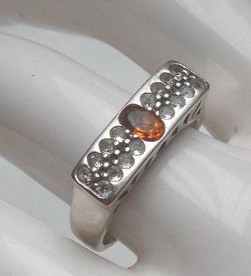 Bild 3 Ring, 925 Silber mit gefassten Weistopasen und einen Citrin