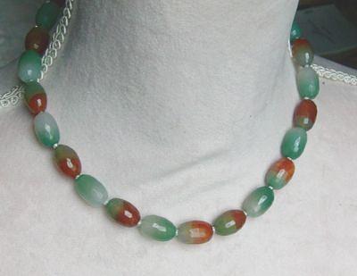 Bild 6 Edelsteinkette mit einen Regenbogenachat