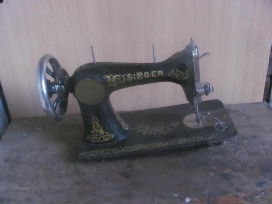 Bild 1 Alte Nähmaschine, Dekoration