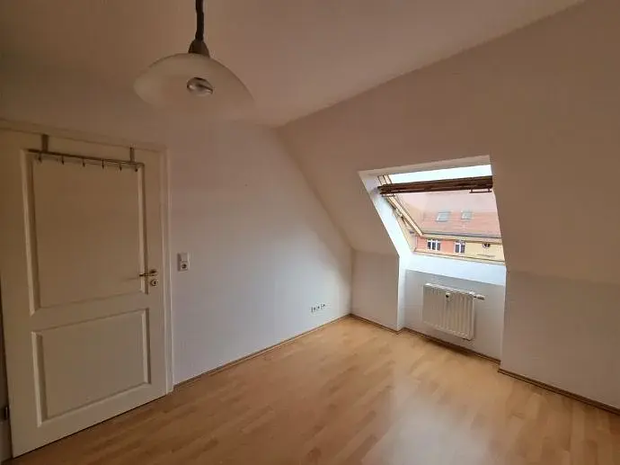 Bild 7 Ich vermiete eine 2-Zimmer-Dachgeschosswohnung mit Küche, Bad und Flur in Golis