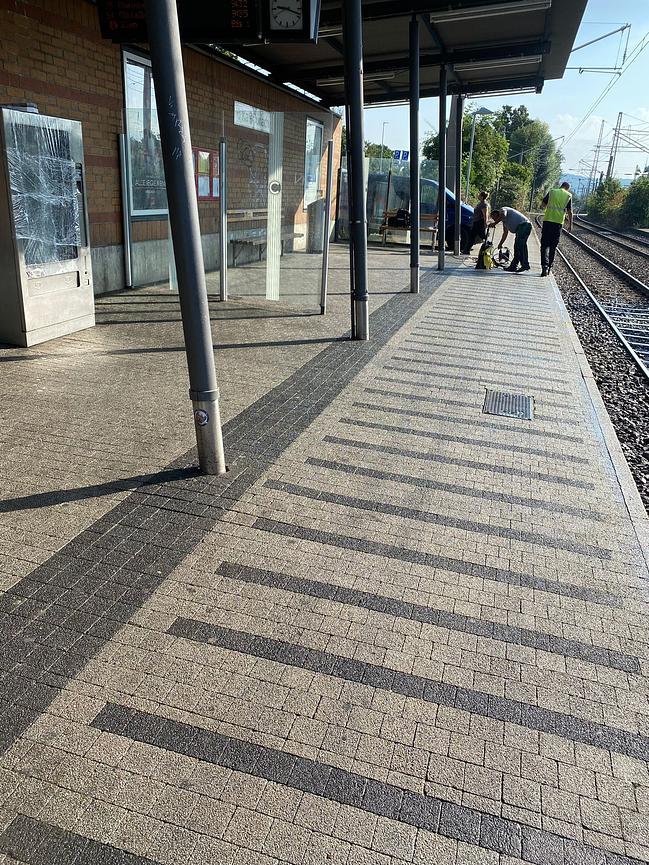 Bild 6 Kaugummi Entfernung, Bodenreinigung