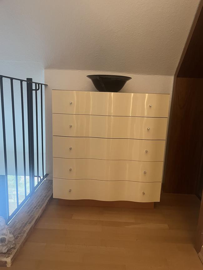 Bild 7 Wohnmöbel