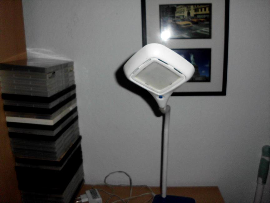 Bild 6 ich gebe hier einen asus pc monitor plus tischlampe nur für 8euro ab