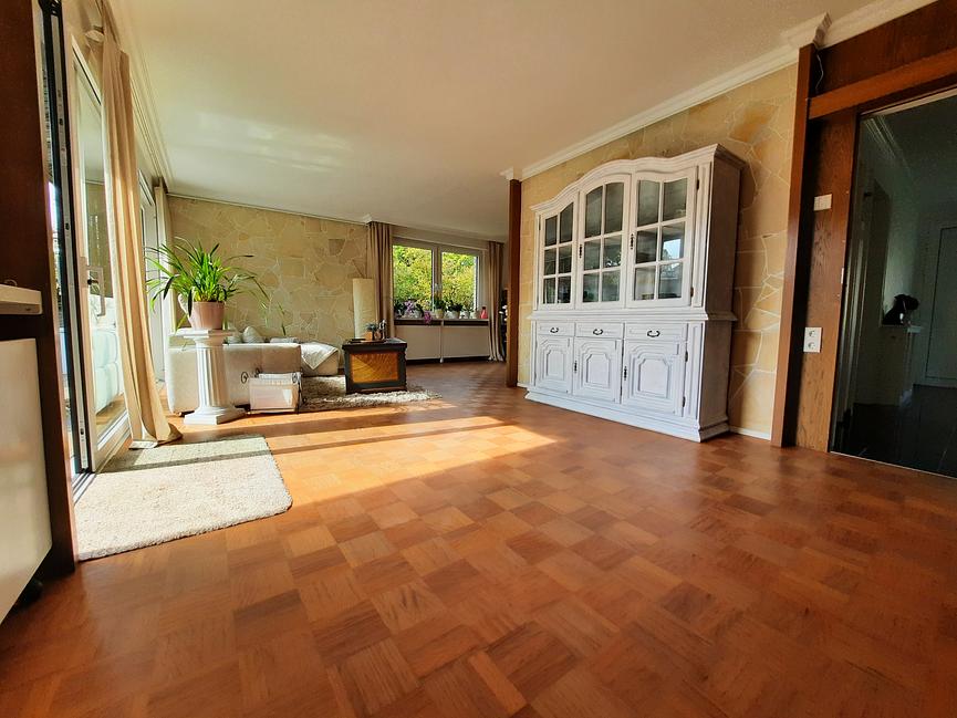 Bild 5 Winkelbungalow mit 5 Zimmern mit Teilunterkellerung und Sauna steht zum Verkauf
