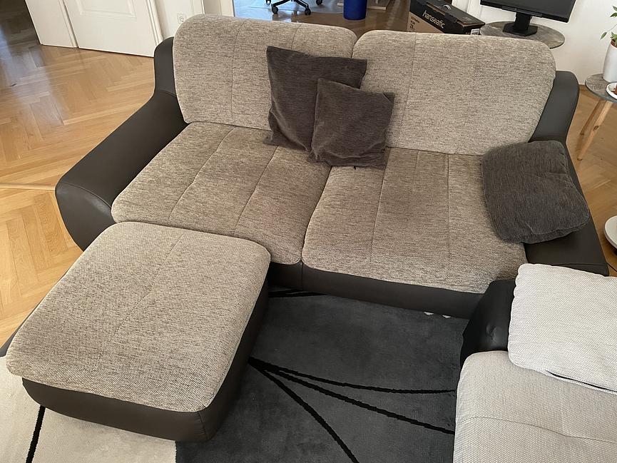 Bild 1 bequemes 2,5-Sitzer Sofa inkl. Hocker & Kissen