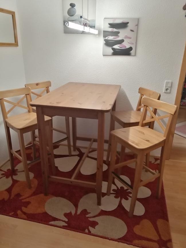 Bild 1 Tisch und 4 Stuhle