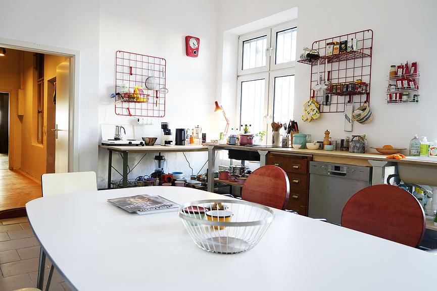 Bild 1 Arbeitsplätze_Coworking_Schreibtisch_Atelier_BüroRaum_Studio_Büro