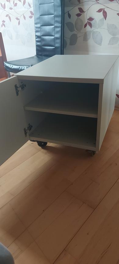 Bild 1 Schränckchen auf Rädern zu verschenken