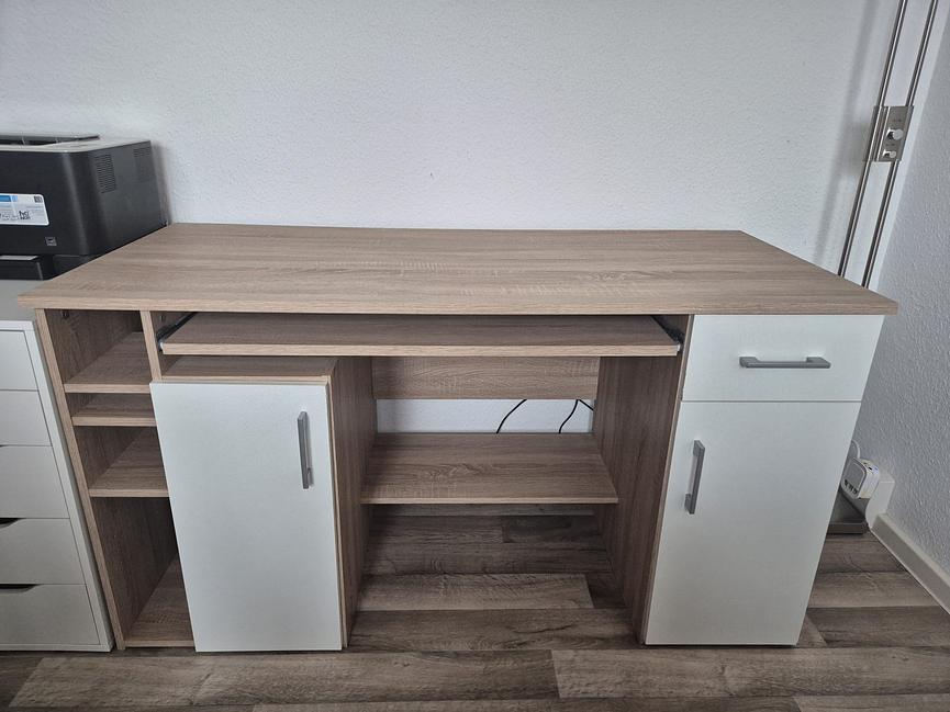 Bild 1 Schreibtisch