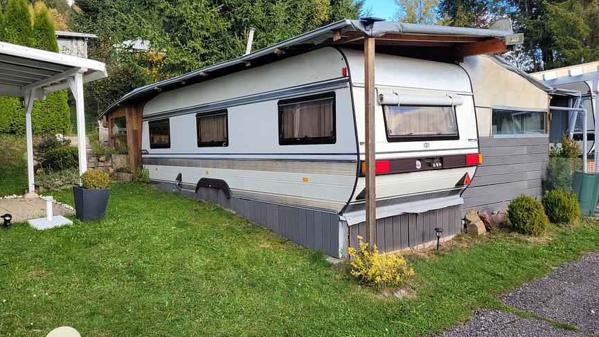 Bild 3 Wohnwagen mit Küchenanbau