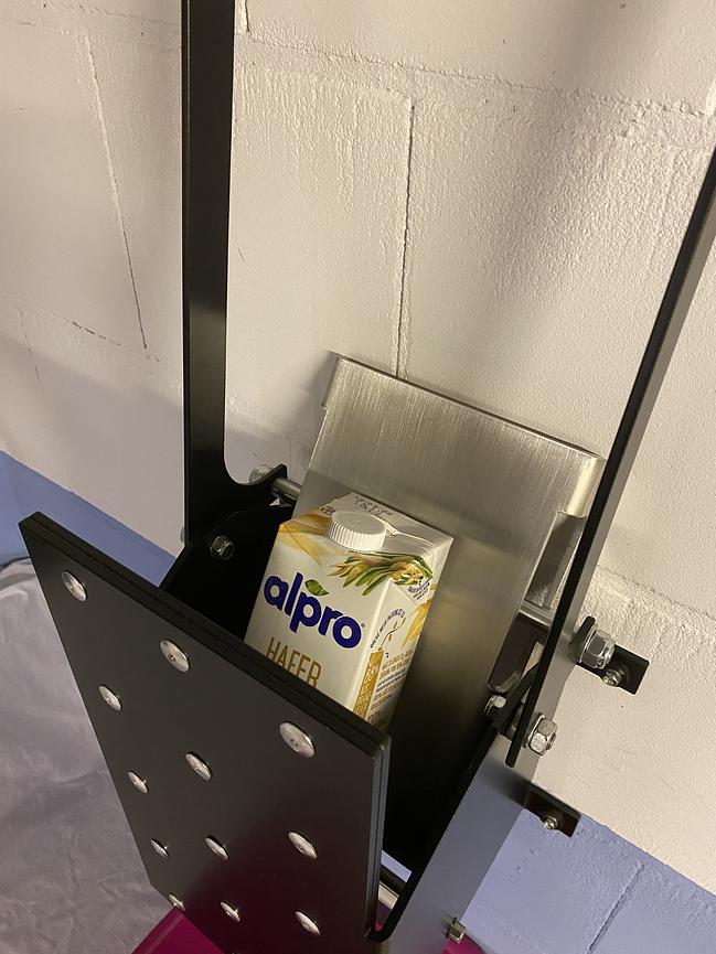 Bild 4 Dosenpresse, PET -Flaschenpresse, robuste Ausführung, Wandmontage