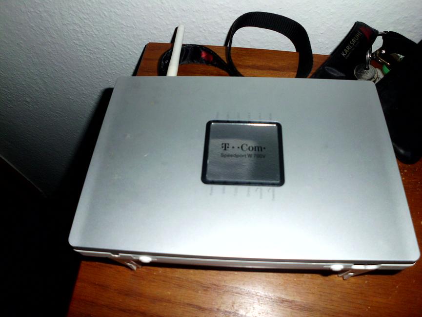 Bild 1 ich gebe hier ein speedport w 723v plus dsl splitter günstig ab