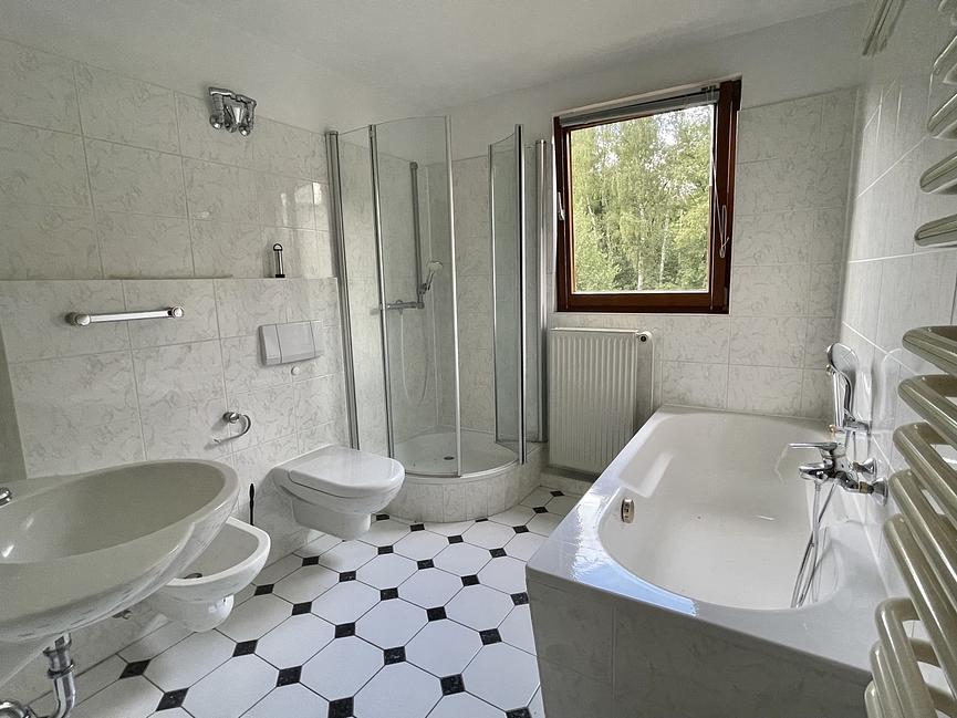 Bild 6 Schöne 4-Zi. Wohnung mit Balkon