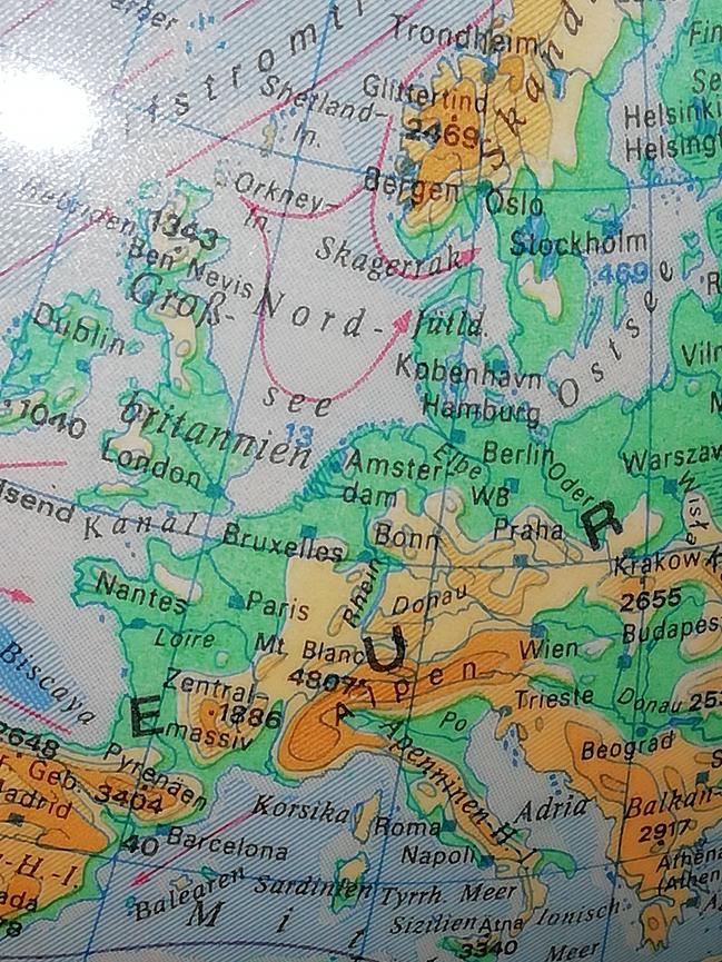 Bild 2 gebe hier als dekoration einen globus und eine schiffsrat uhr ab nur für 8euro