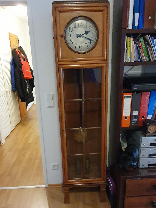 Bild 1 Standuhr, antik, Modell Bruno Paul