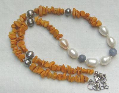 Bild 2 Edelsteinkette mit Perlen, den Jade und den Blauquarz