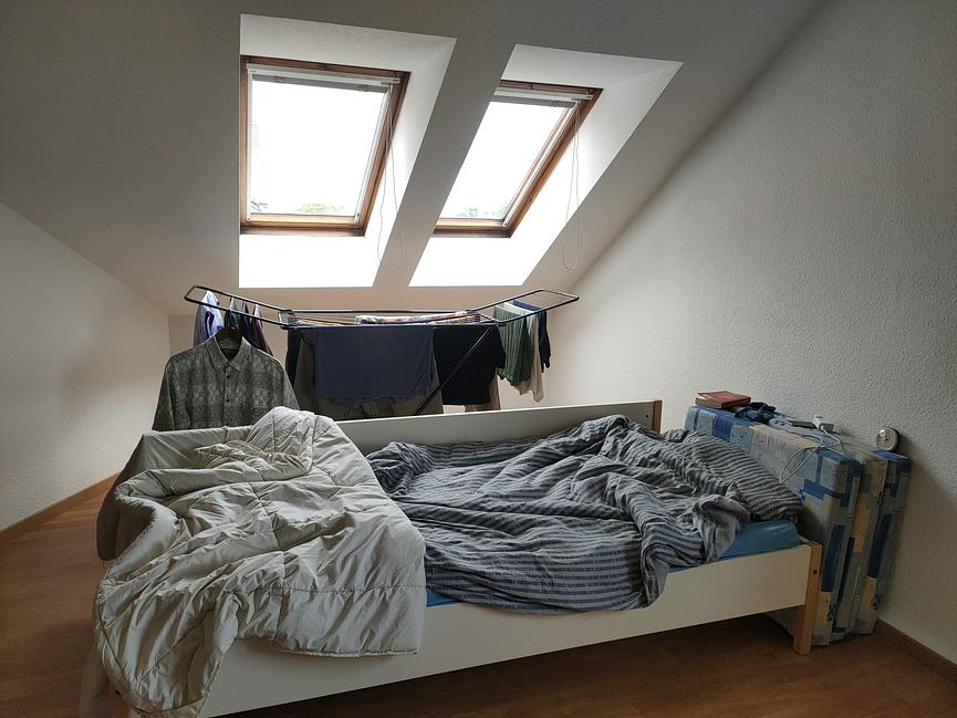 Bild 1 Großes WG-Zimmer mit eigenem Bad in Studiwohnheim