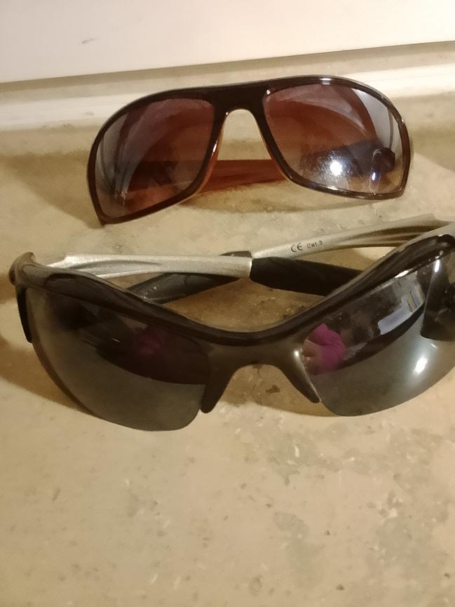 Bild 3 4 Sonnenbrillen. 6 Euro