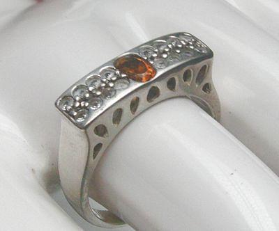 Bild 6 Ring, 925 Silber mit gefassten Weistopasen und einen Citrin