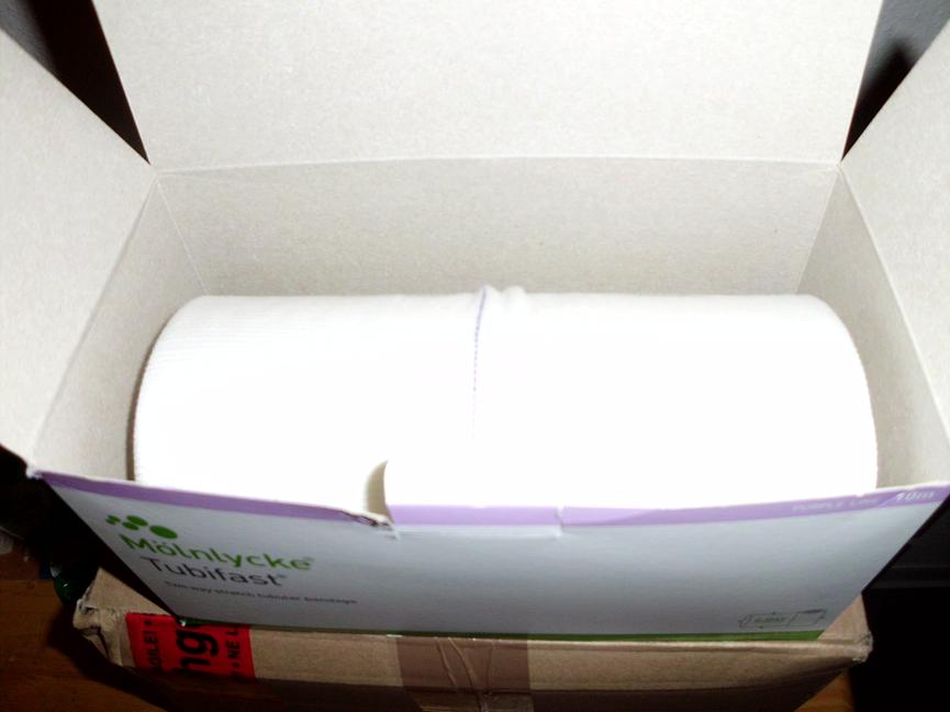 Bild 2 verschenke hier mölnlycke tubifast packung ist noch ungebraucht