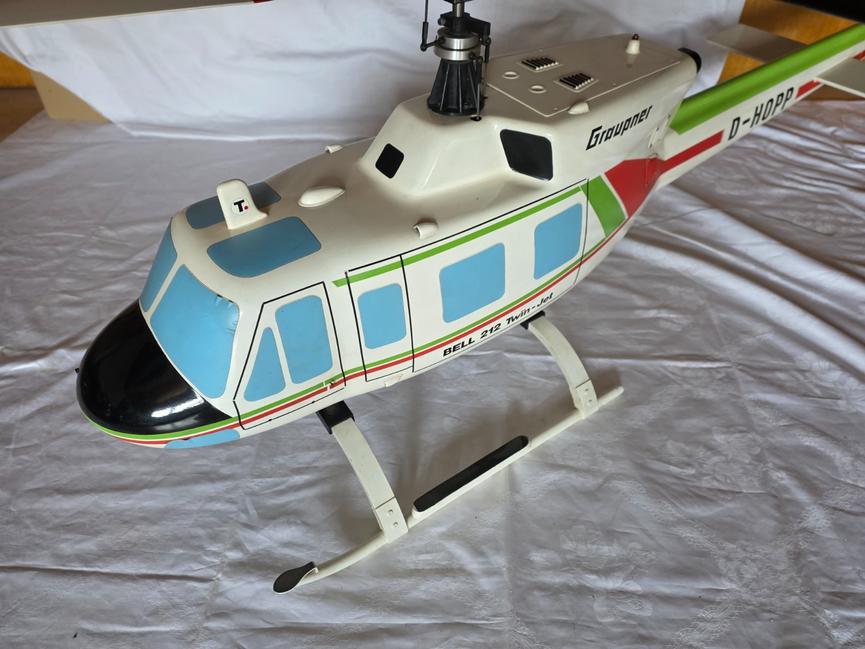 Bild 1 Graupner Bell 212 Twin Jet mit Verpackung