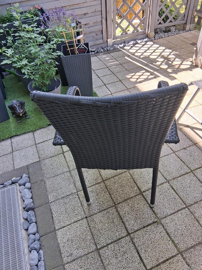 Bild 2 2 Gartenstühle und einTisch