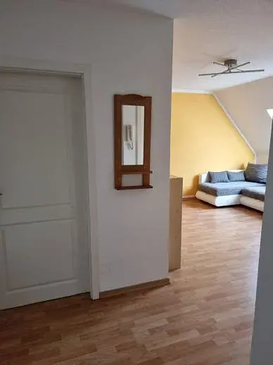 Bild 3 Ich vermiete eine 2-Zimmer-Dachgeschosswohnung mit Küche, Bad und Flur in Golis