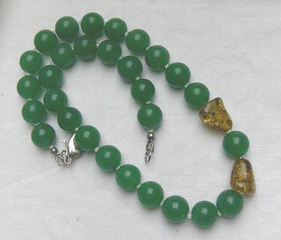 Bild 2 Edelsteinkette mit den Aventurin und den Bernstein
