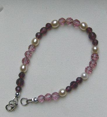 Bild 4 Armband, Kristallperlen in violetttönen und Perlen