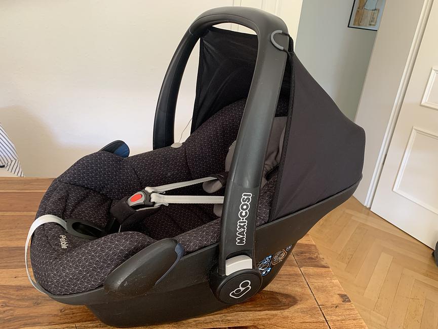 Bild 1 Maxi Cosi mit Neugeboreneneinsatz!